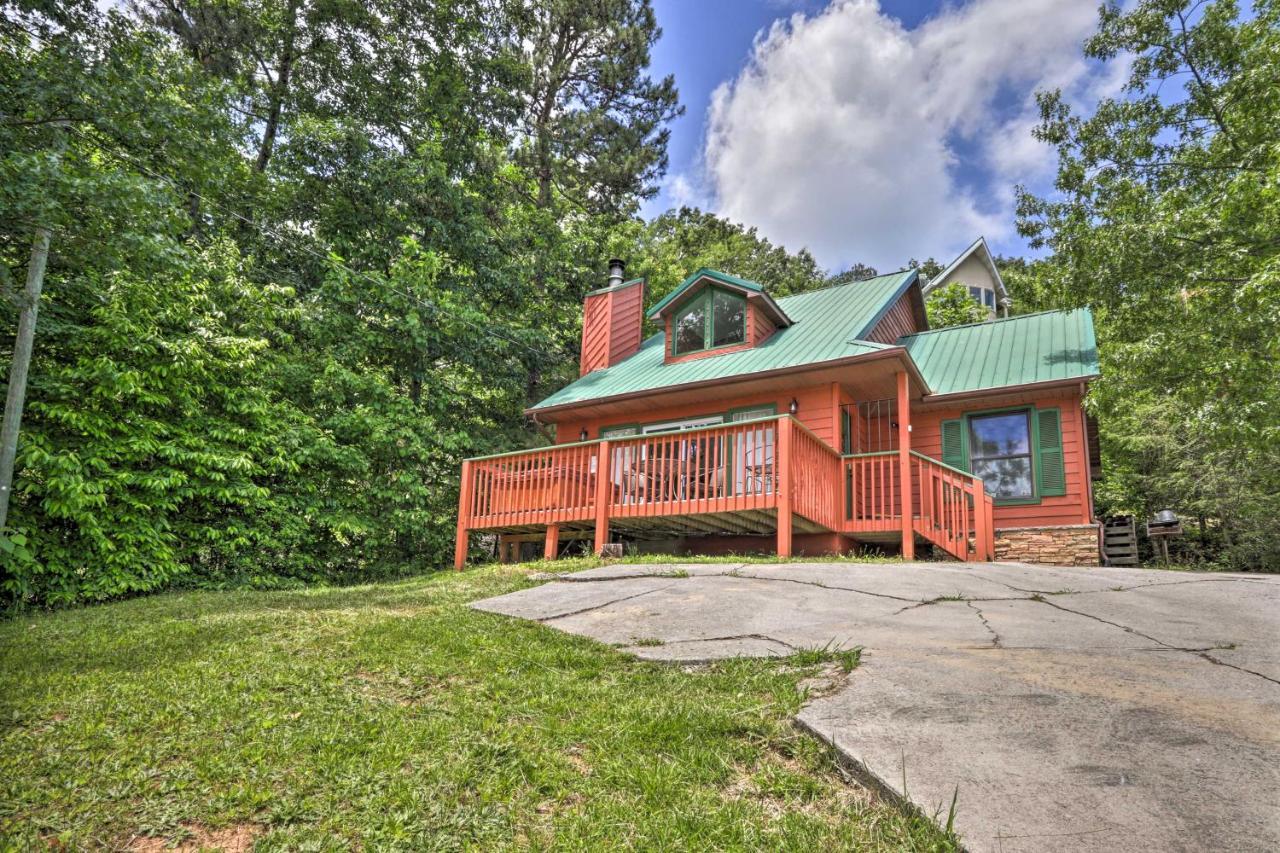 Gatlinburg Chalet Hot Tub, Sauna And Mountain View Exterior photo