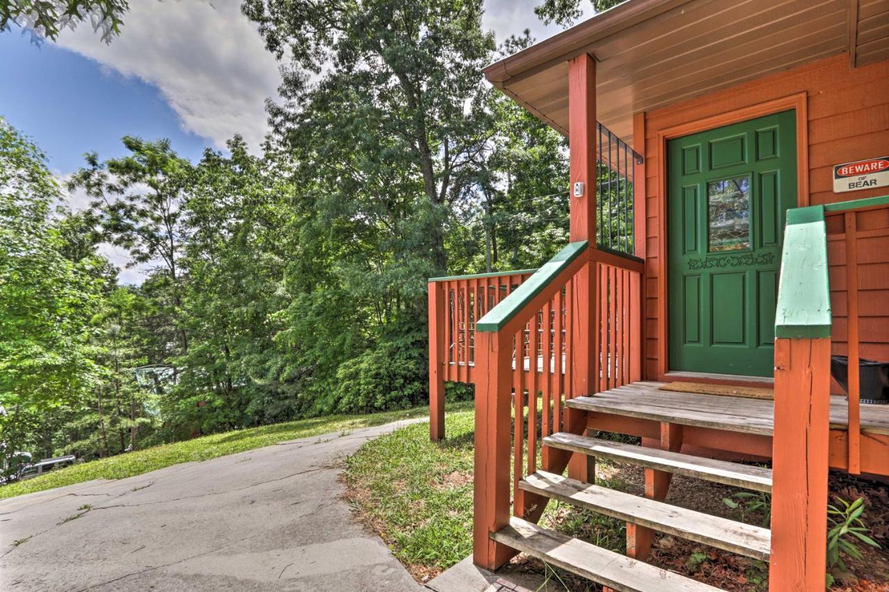 Gatlinburg Chalet Hot Tub, Sauna And Mountain View Exterior photo