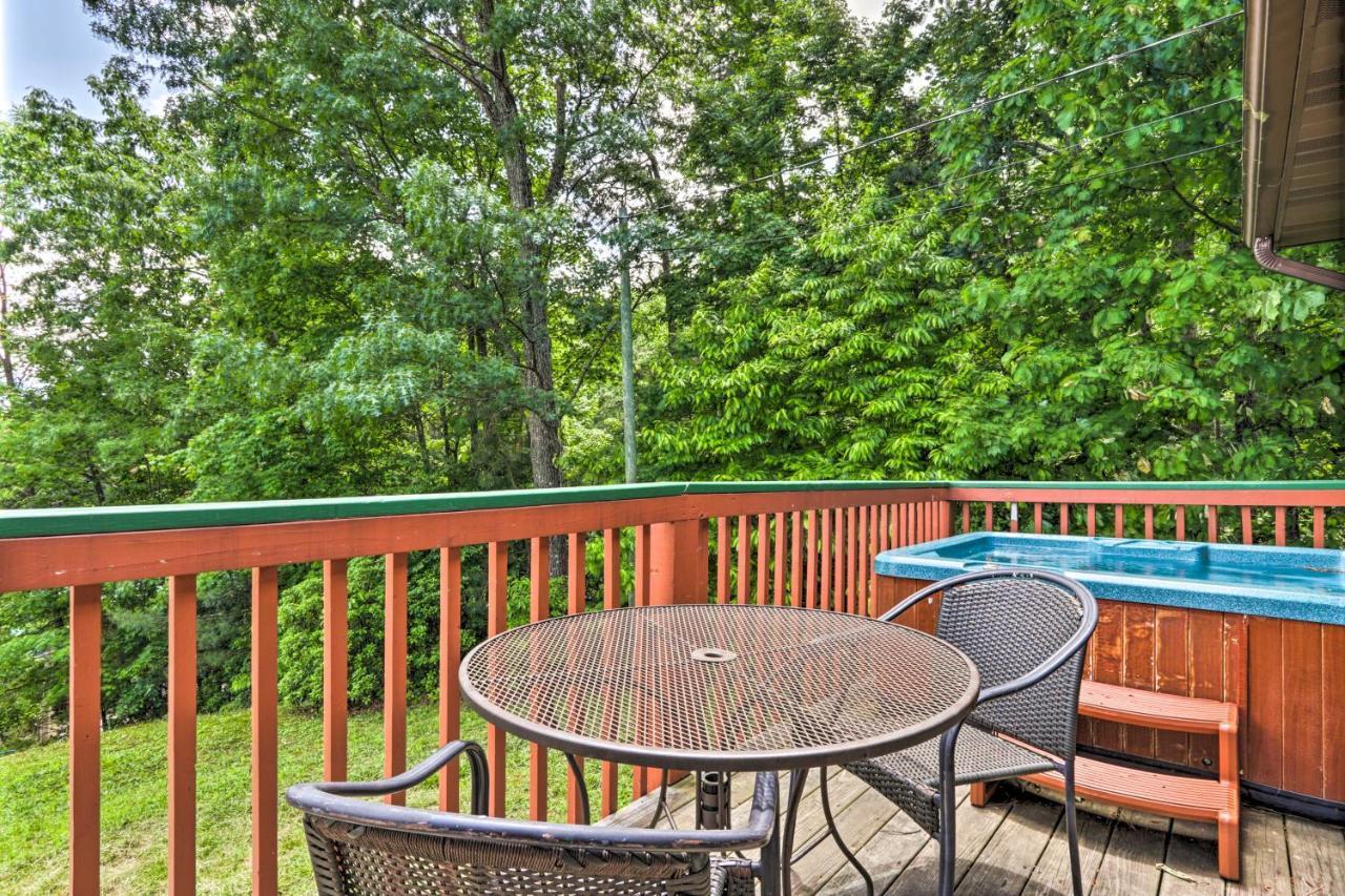 Gatlinburg Chalet Hot Tub, Sauna And Mountain View Exterior photo