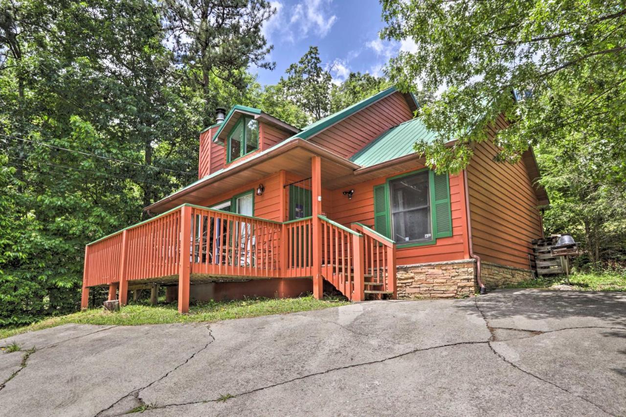 Gatlinburg Chalet Hot Tub, Sauna And Mountain View Exterior photo